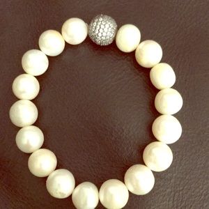 Pearl bead bracelet